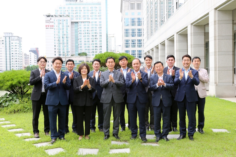 제9대 의회 운영위원회 단체사진 사진
