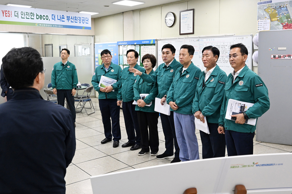 제324회 임시회 현장방문(부산환경공단 수영사업단) 사진