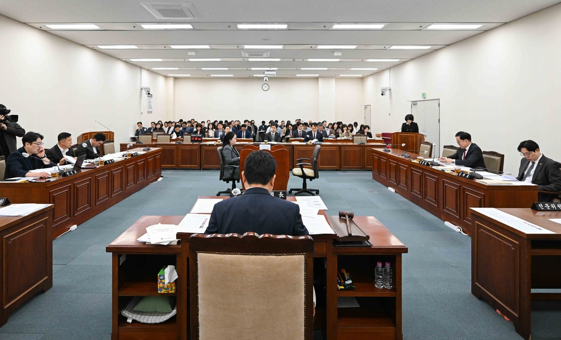 제335회 임시회 기획재경위원회  상임위원회  사진