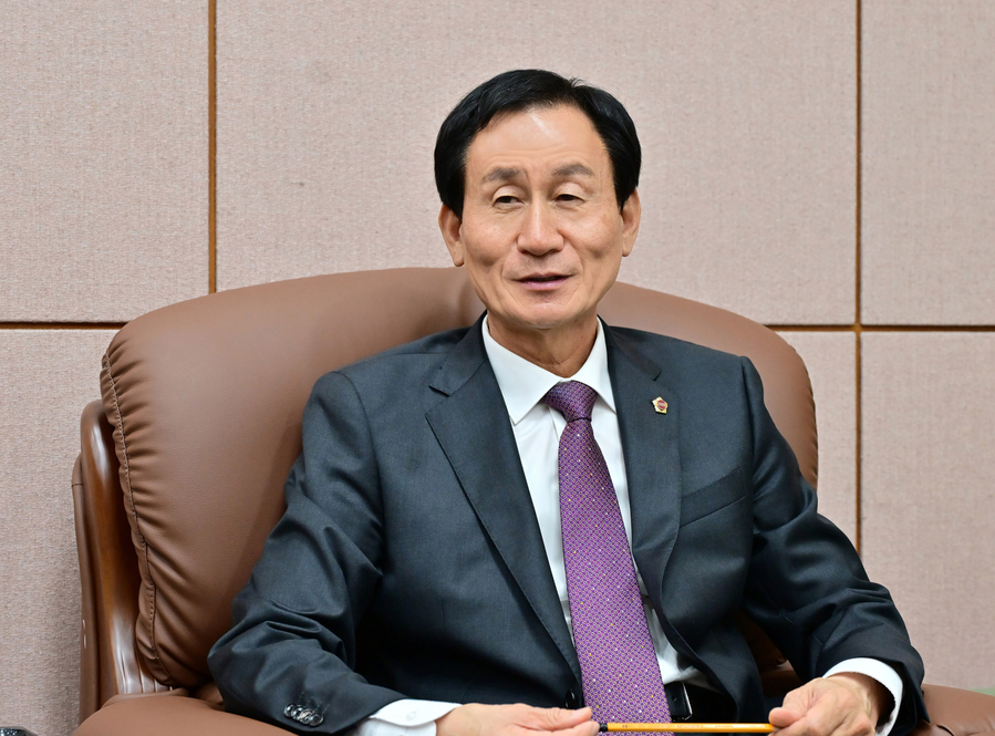 언론사 인터뷰(집무실)